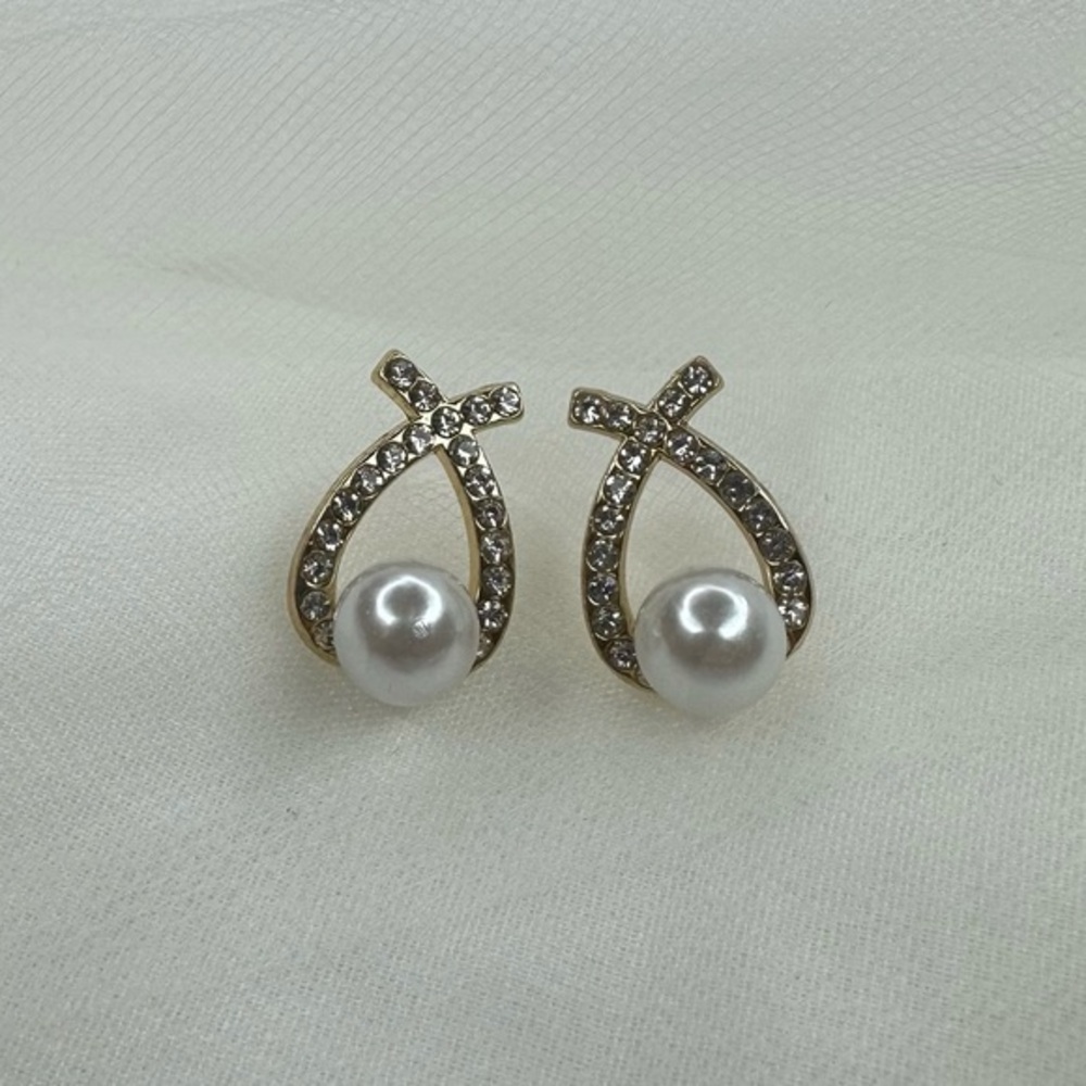 Gold and‎ Pearl Drop Earrings